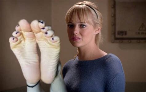 gwen stacy feet